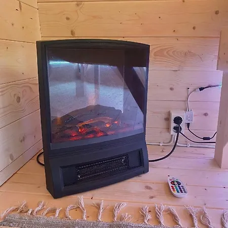 Merineitsi Metsamaja Laagriplats Tahkuna